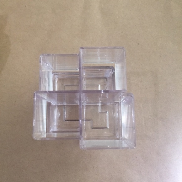 Clear Cosmetics makeup brushes holder organizer - Picture 7 of 10